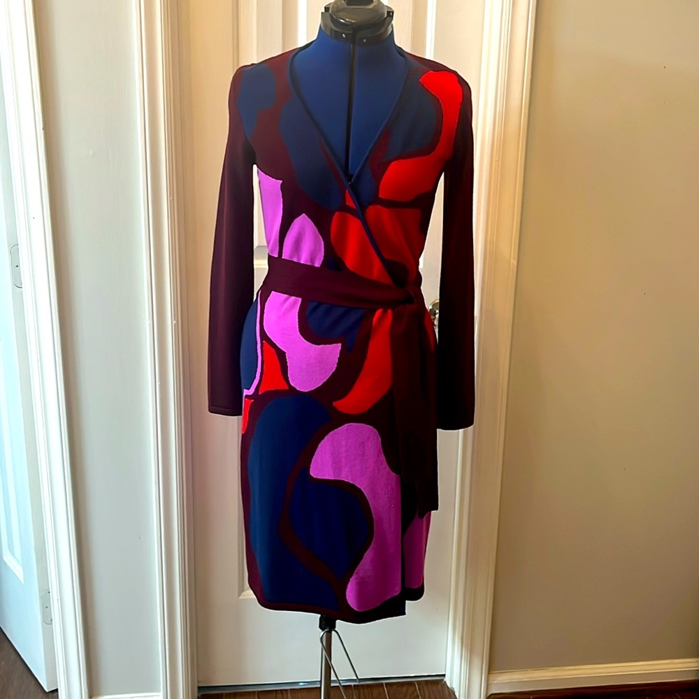 Diane von Furstenberg stunning wrap dress!